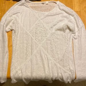 White long sleeve sweeter. Lightly worn. Extra small.